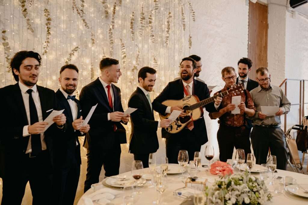 Amigos en la boda