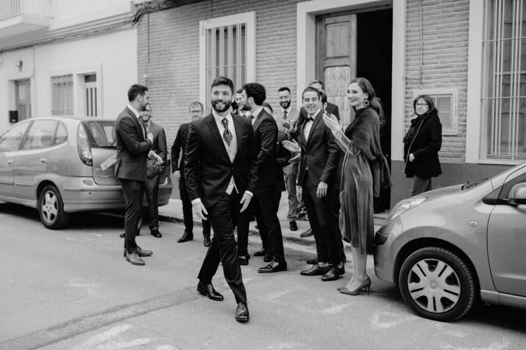 Novio llega a por la novia