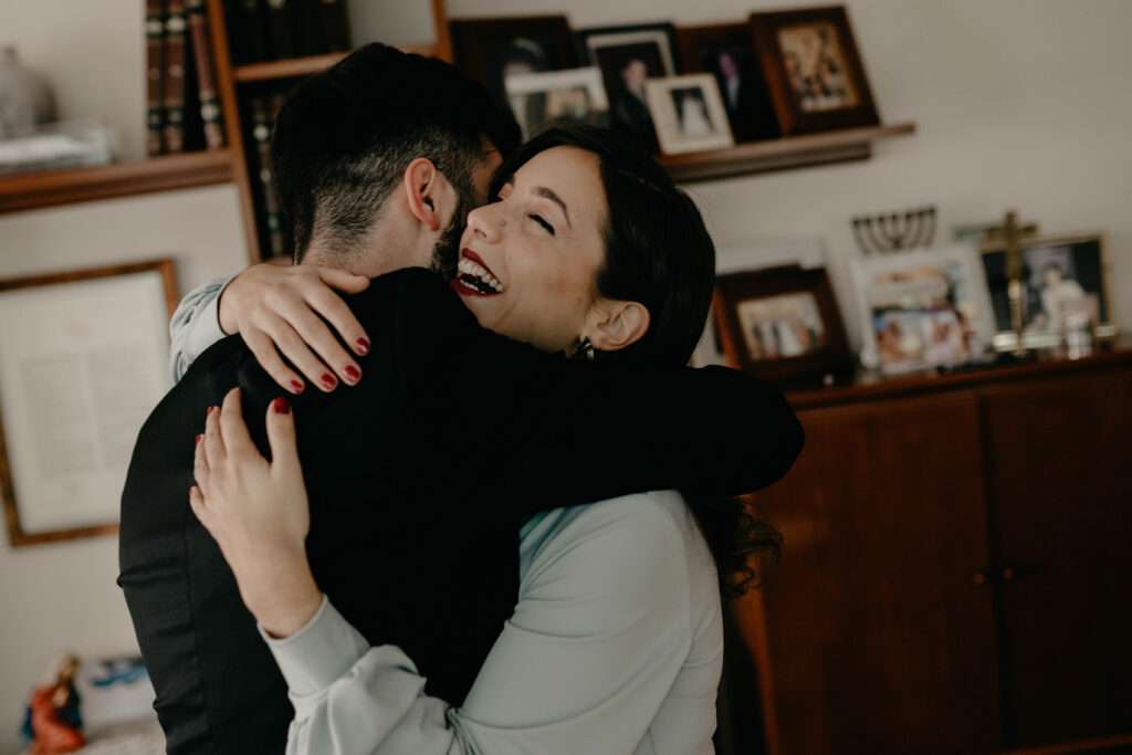 La hermana y el novio
