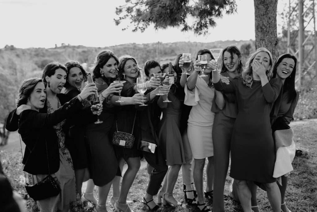 Amigos en la boda