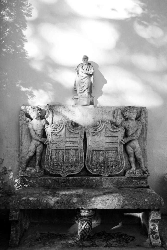 Esculturas en el palacio