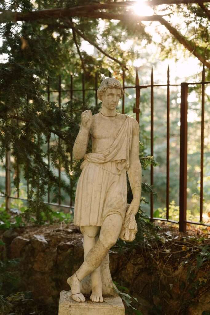 Escultura en un jardín de bodas