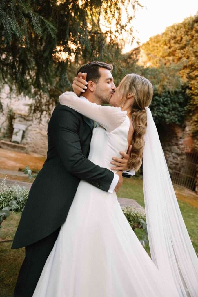 Primer beso de boda