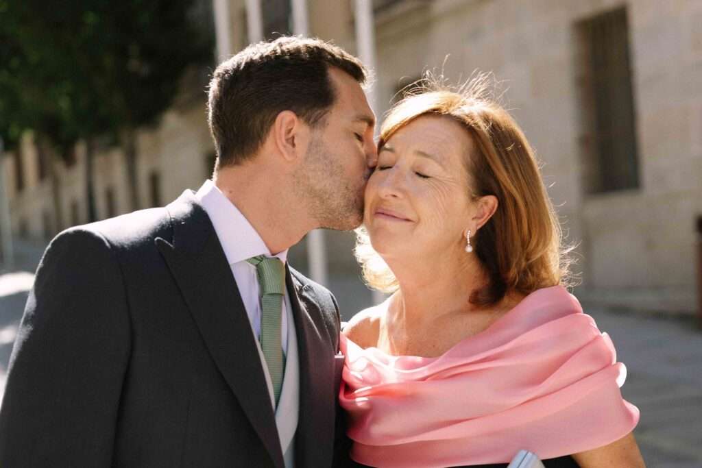 Novio con su madre